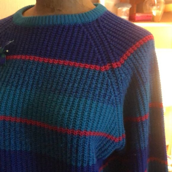 Vintage 1980’s acrylic, striped sweater with vintage butterfly brooch- teal blue - Picture 2 of 9